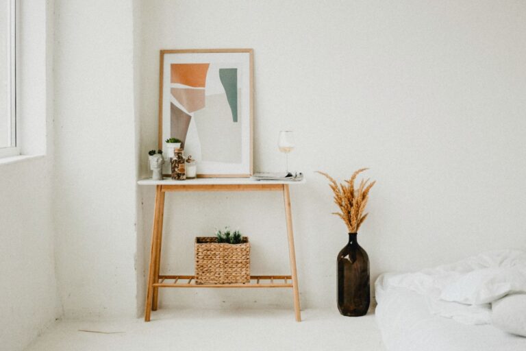 Elegant minimalist decor featuring pampas grass and wooden table in a bright interior space.