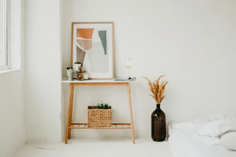 Elegant minimalist decor featuring pampas grass and wooden table in a bright interior space.